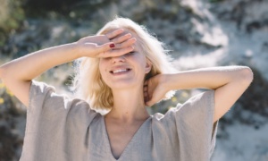 One size everyday sustainable dress with short sleeves