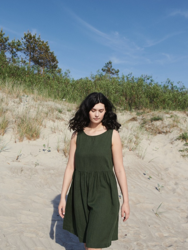 Green linen dress with pockets