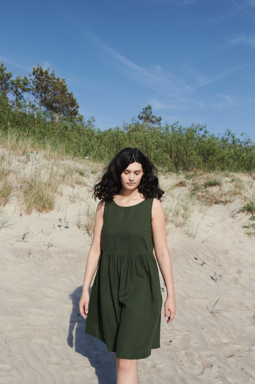 Green linen dress with pockets