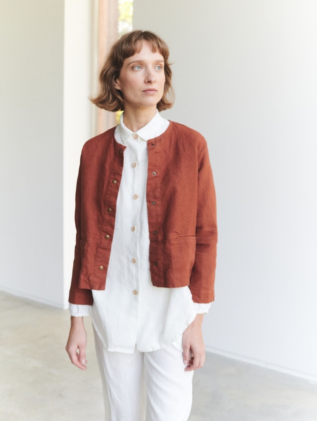 Linen jacket with snap button and pockets