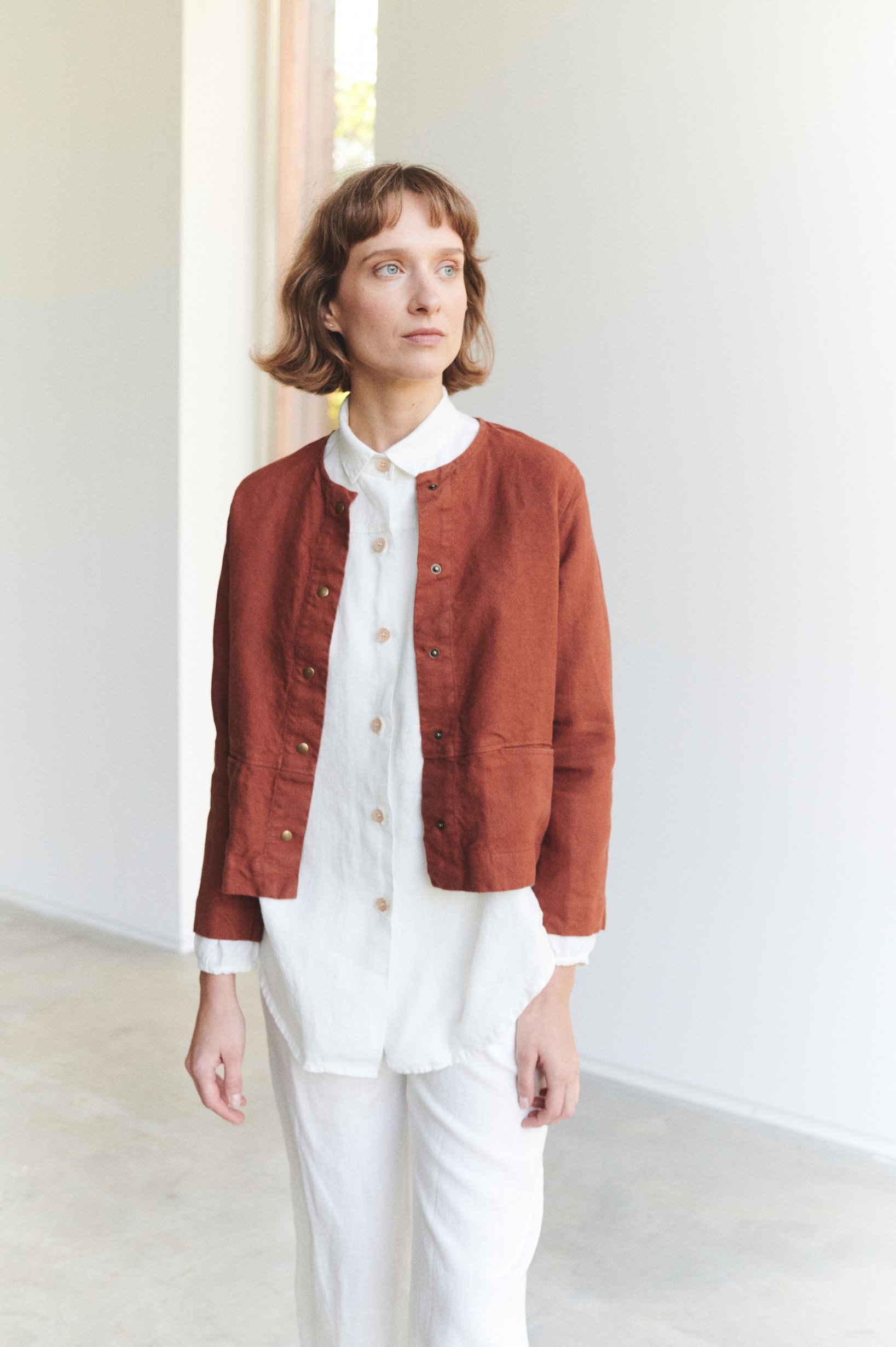 Linen jacket with snap button and pockets