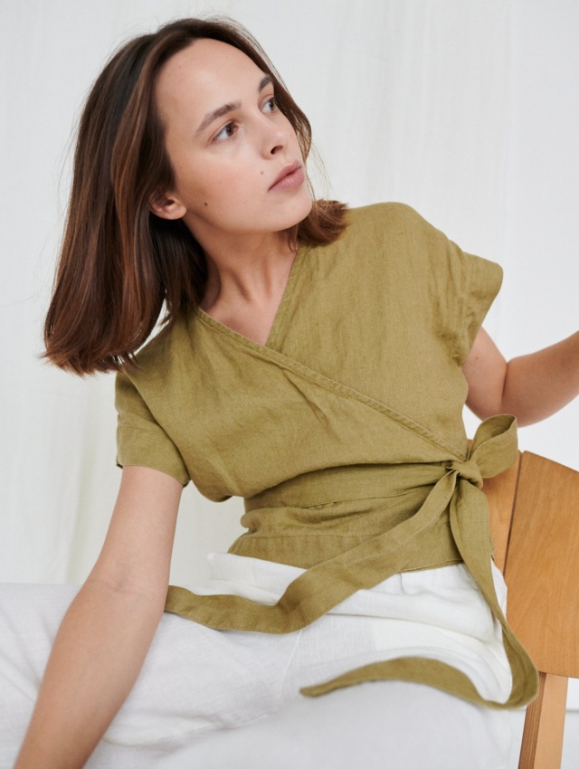 Maternity friendly top made of linen