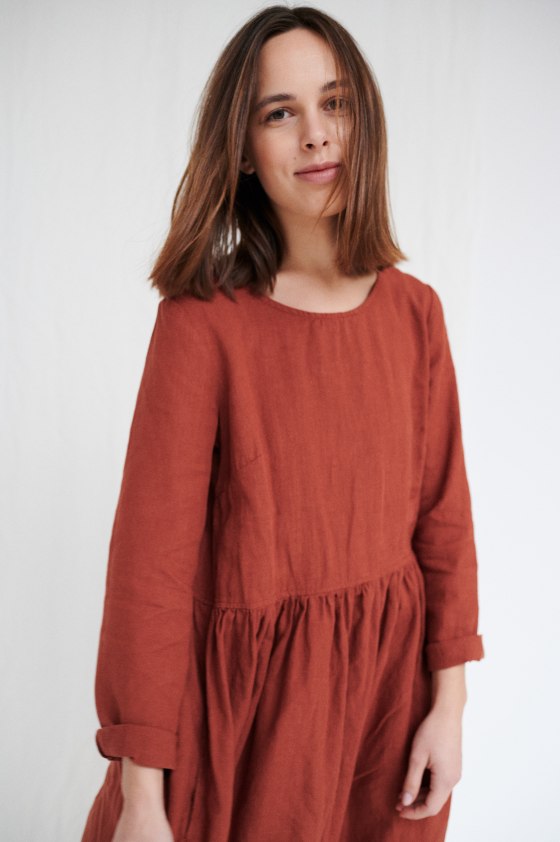 Casual roomy linen dress with sleeves