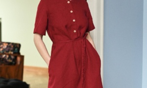 Short sleeve summer dress with wooden buttons
