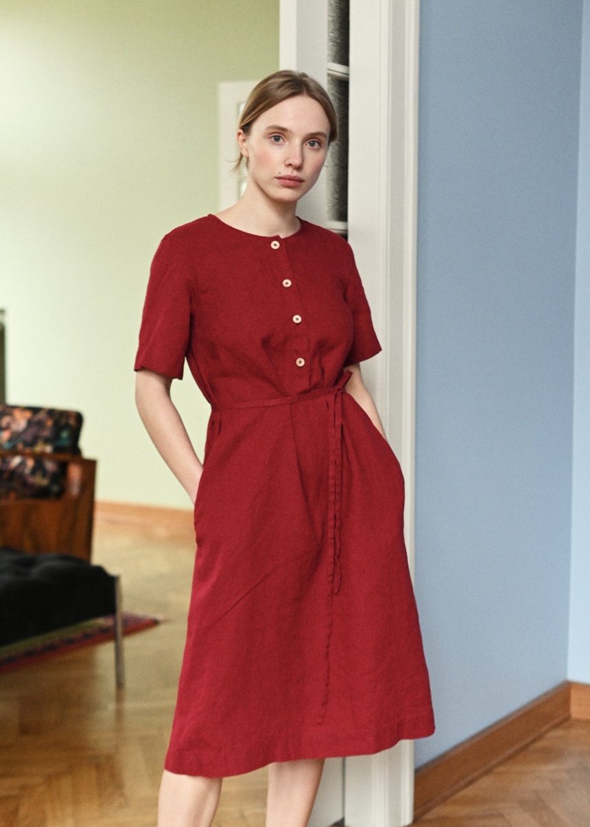 Short sleeve summer dress with wooden buttons