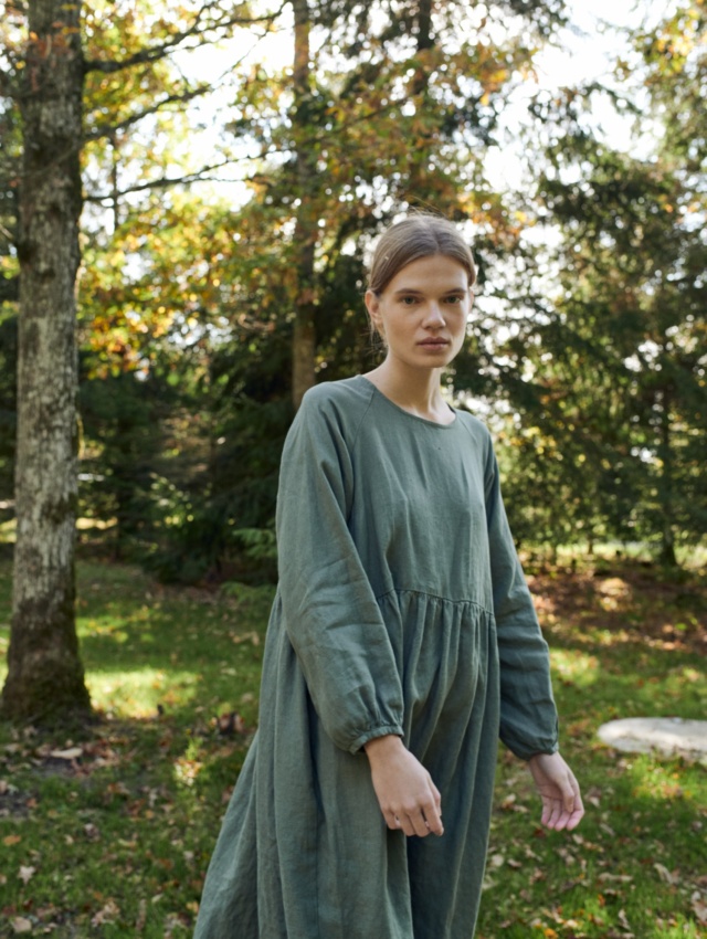 Linenfox model in long sleeve linen smock dress