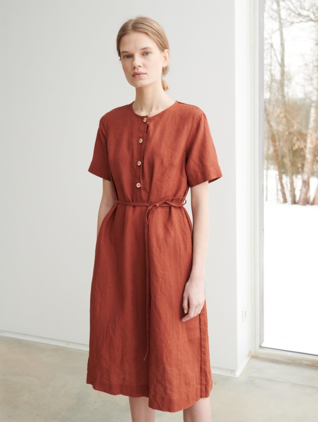 Timeless design linen dress with buttons and sleeves