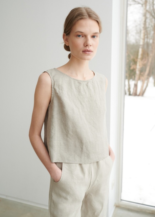 Model in natural grey linen summer set