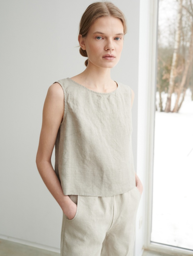 Model in natural grey linen summer set