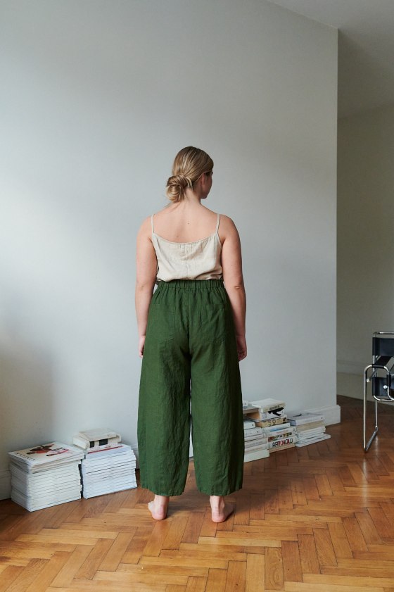 Back of the heavy linen pants in green