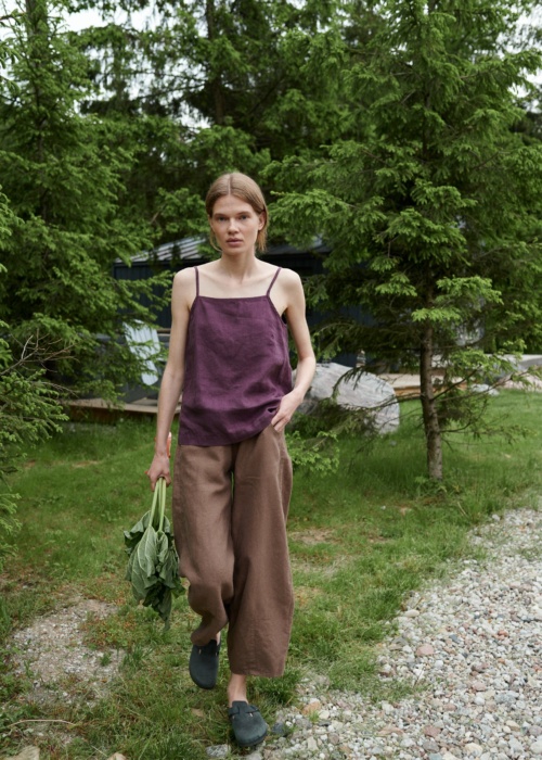 A violet linen summer top and brown wide-leg linen trousers outfit