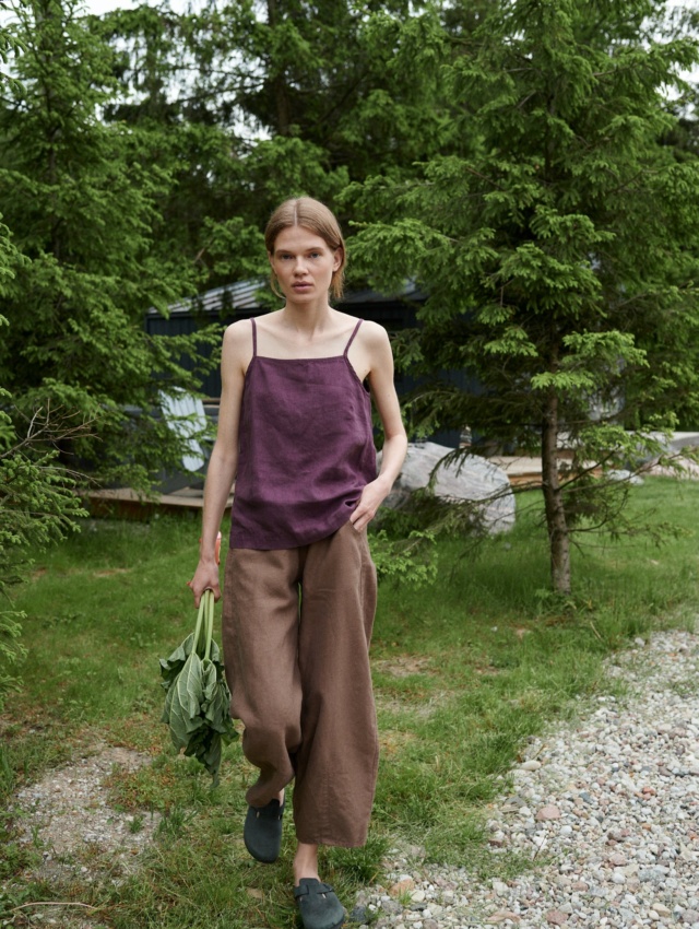 A violet linen summer top and brown wide-leg linen trousers outfit