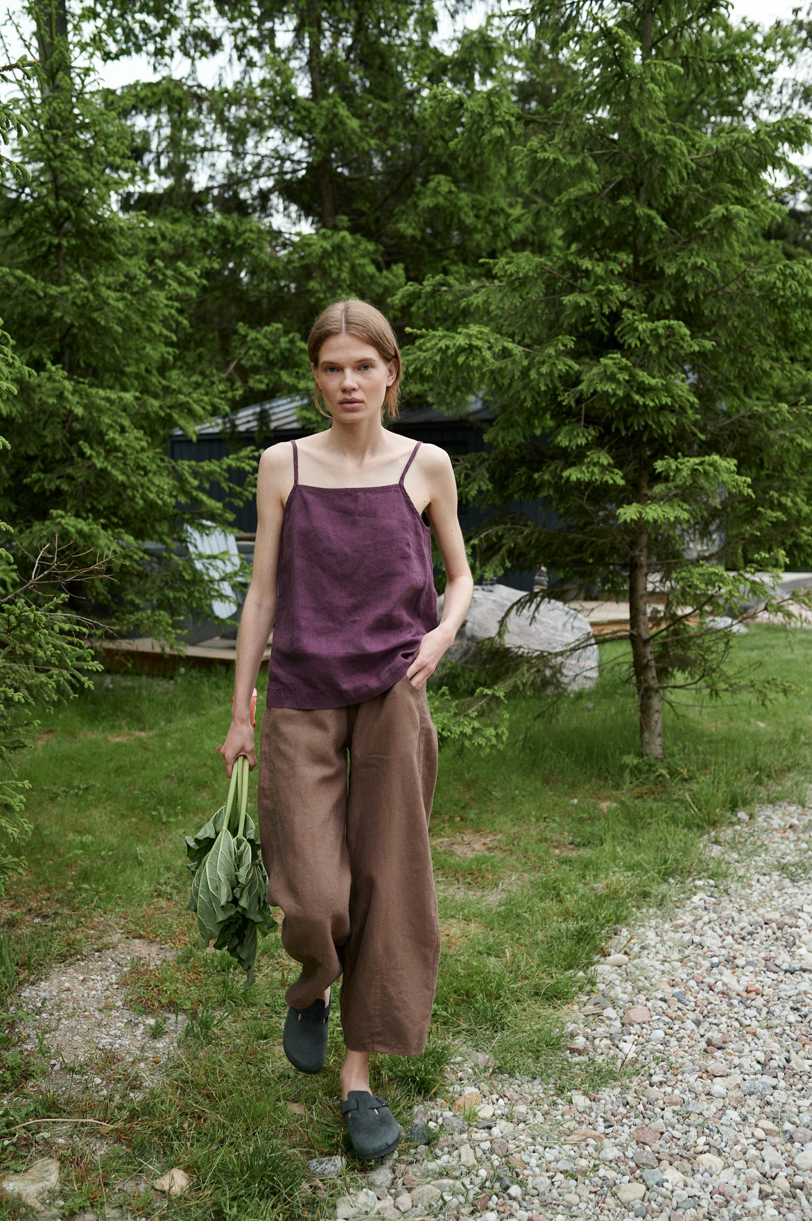 A violet linen summer top and brown wide-leg linen trousers outfit