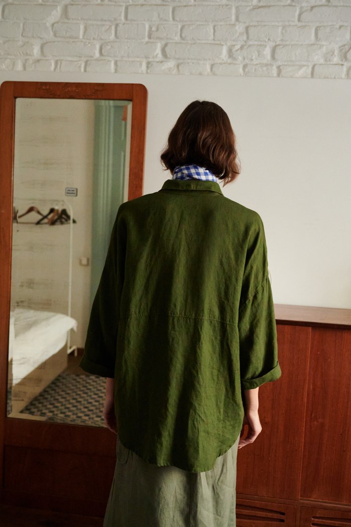 The back of forest green button down from pure linen