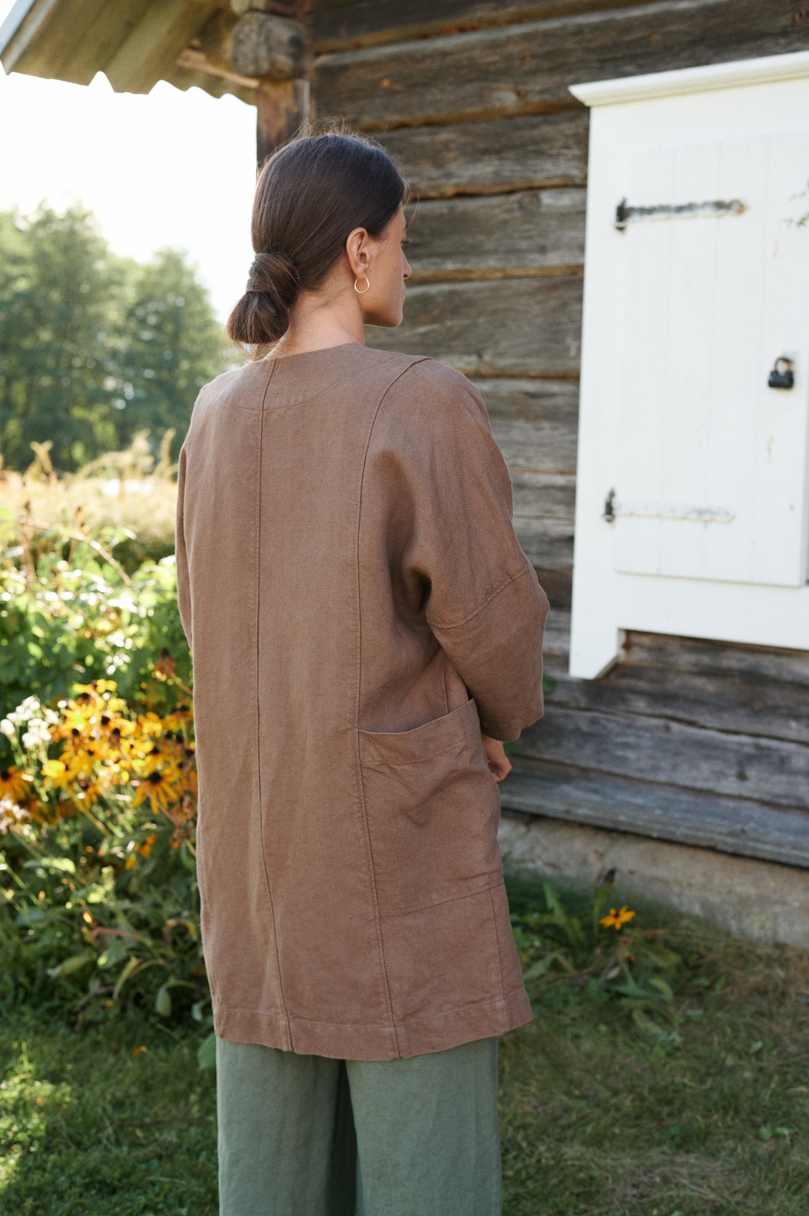 Back of a heavy linen jacket in cacao color