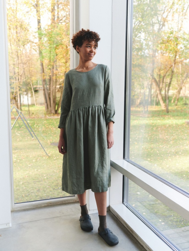 Loose fit linen dress with long sleeves