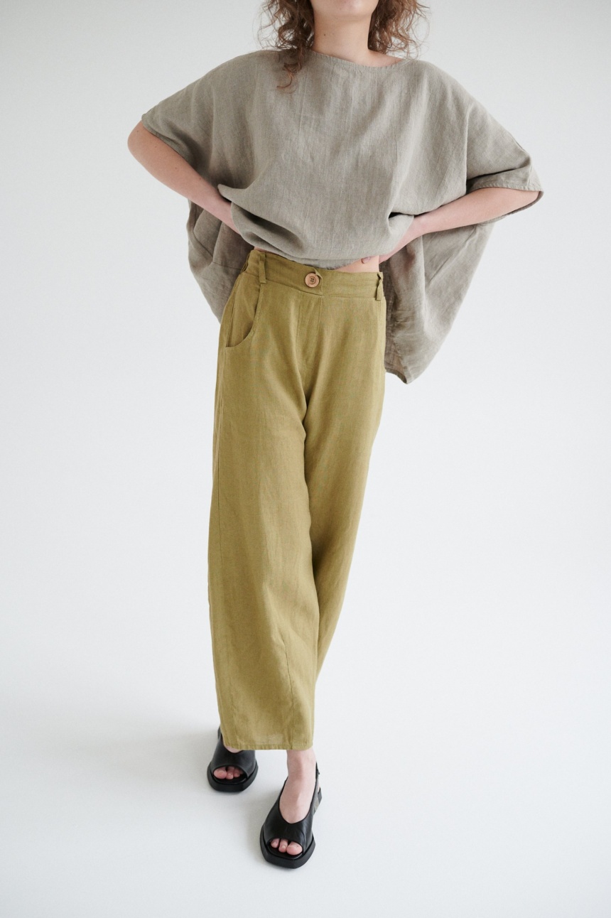 High-waisted wide-leg linen trousers and an oversized linen top