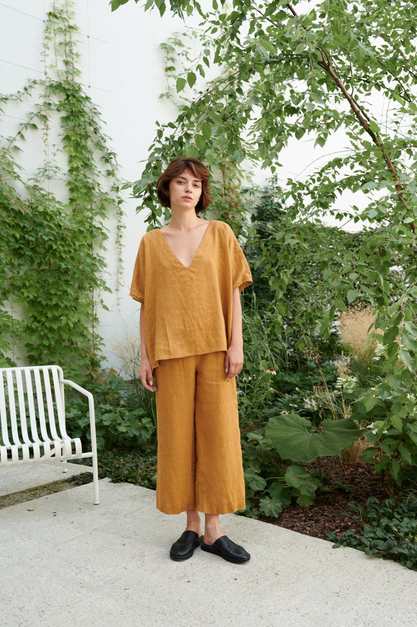 Model in an oversized linen top and loose-fitting linen pants
