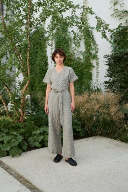 Classic fit linen jumpsuit with dropped shoulders and V-neck