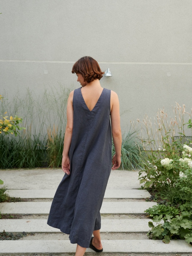 Back of a long sleveless linen dress with a V cut in the back