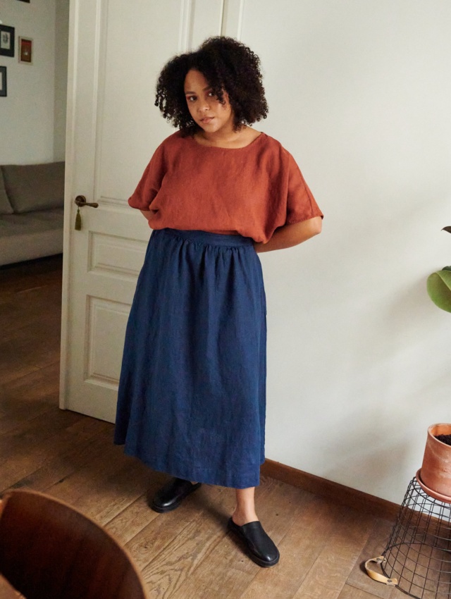 Women wearing navy blue linen skirt