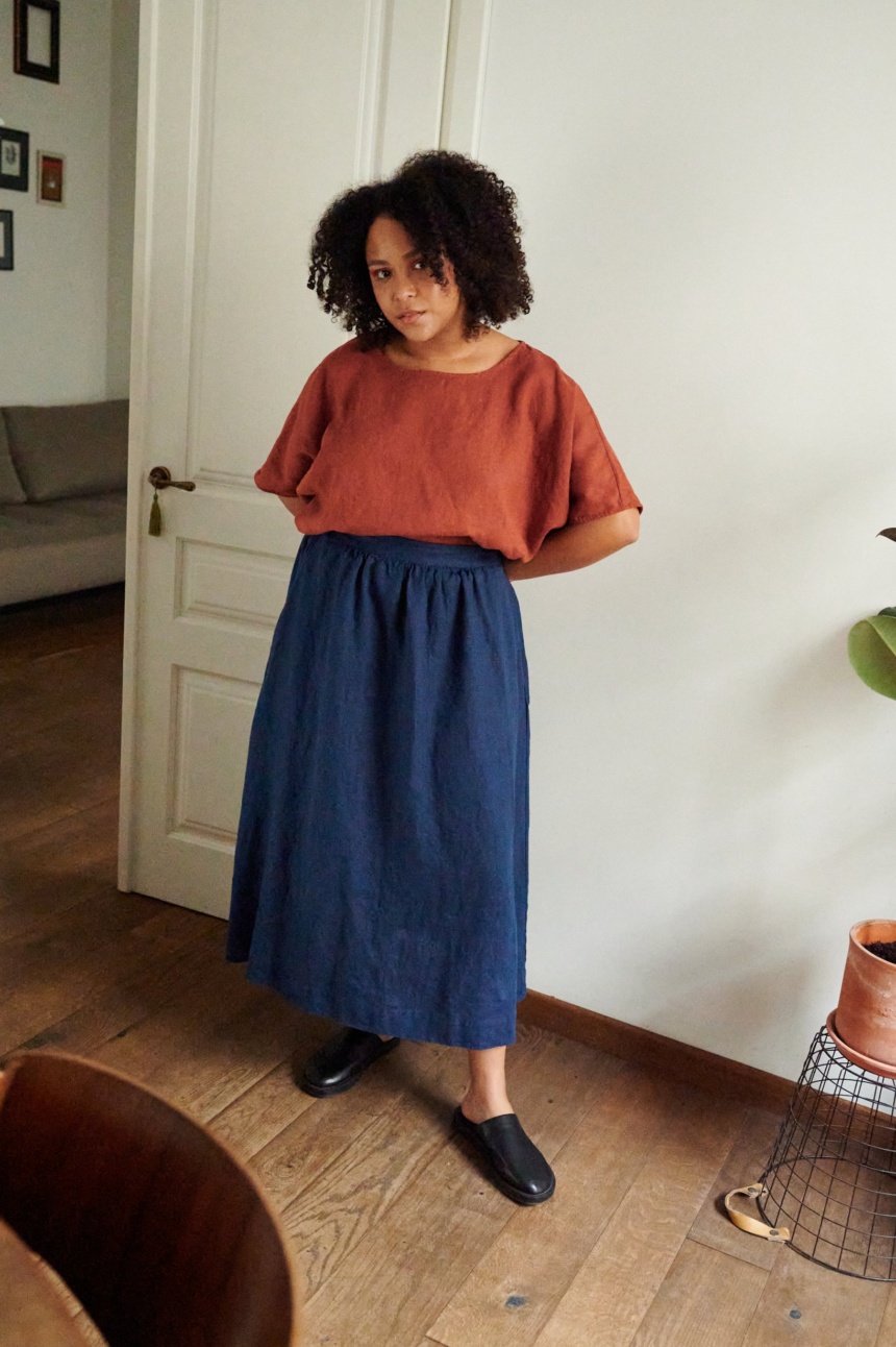 Women wearing navy blue linen skirt