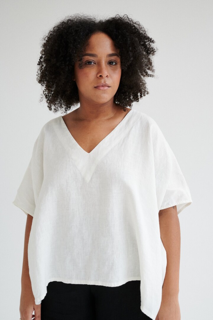 White linen tunic with loose one size fit and V neckline