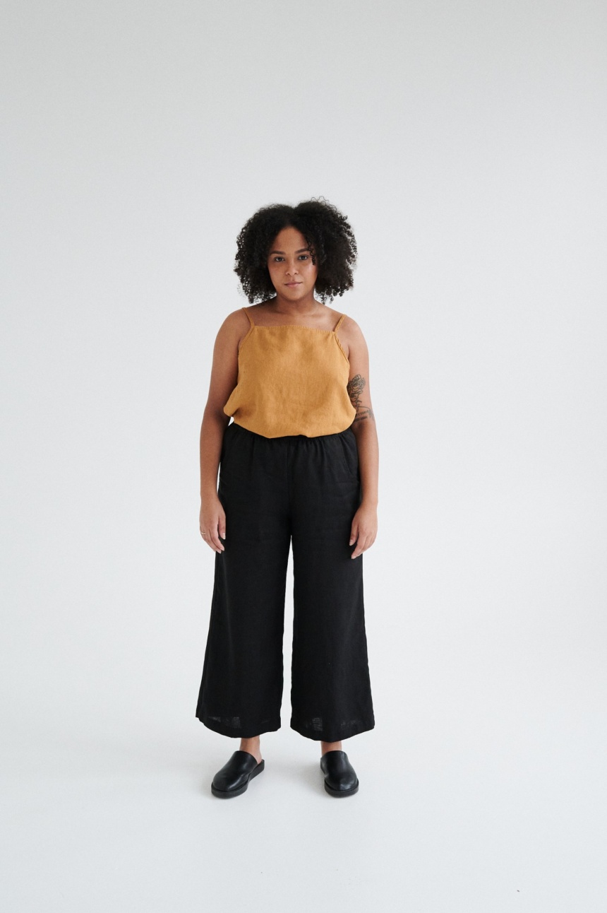 Wide-leg trousers in black