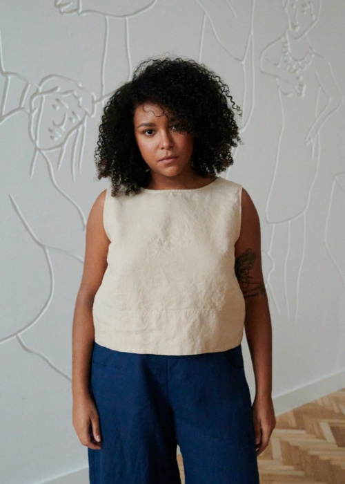 Front of a model wearing a casual cropped sleeveless linen top