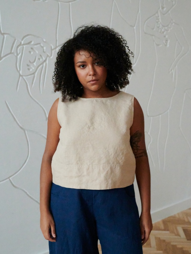 Front of a model wearing a casual cropped sleeveless linen top