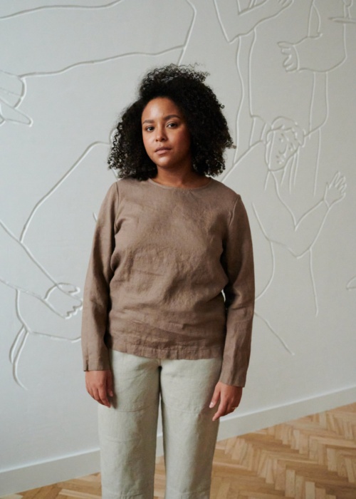 Model in a straight cut linen blouse and linen trousers outfit