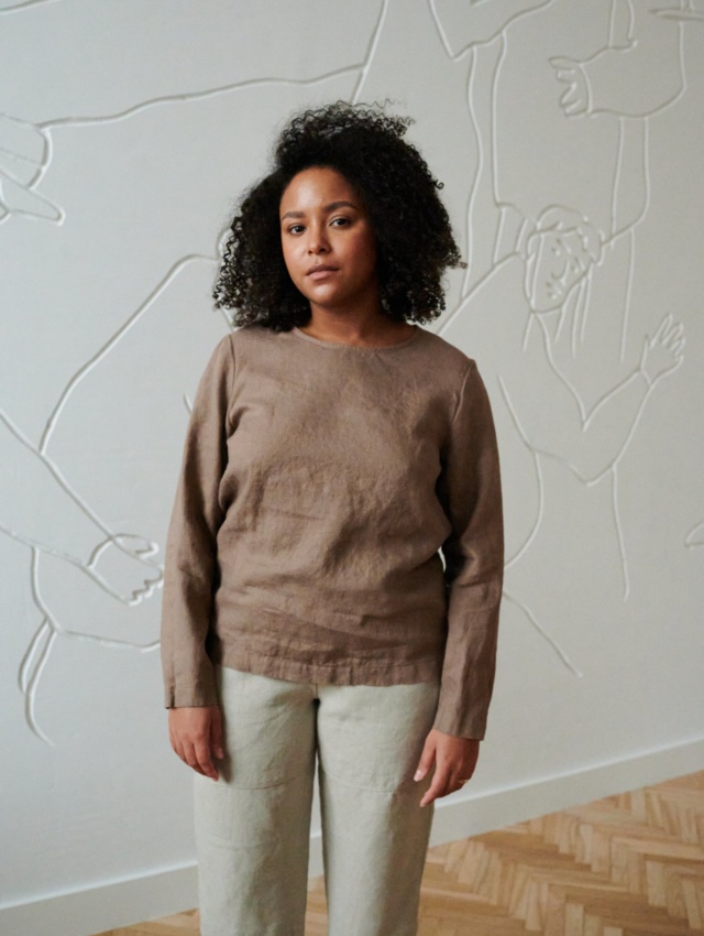 Model in a straight cut linen blouse and linen trousers outfit