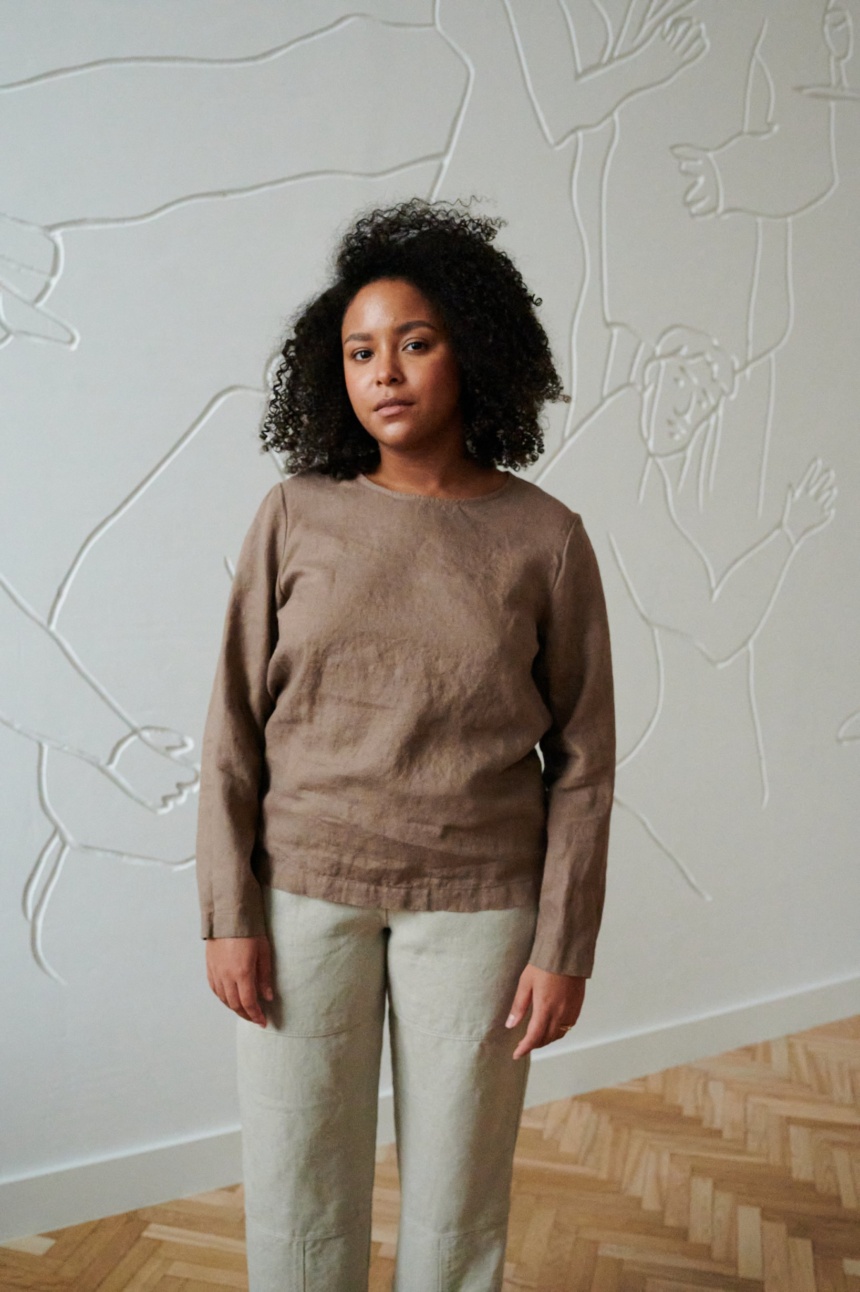 Model in a straight cut linen blouse and linen trousers outfit