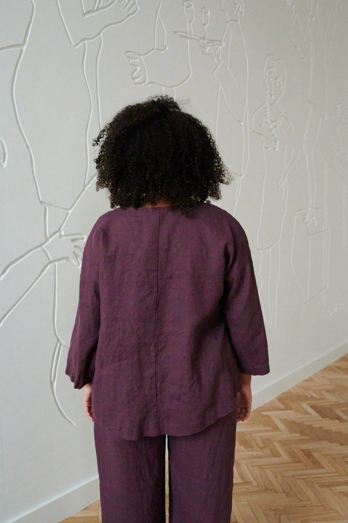 The back of linen eggplant violet oversized tunic