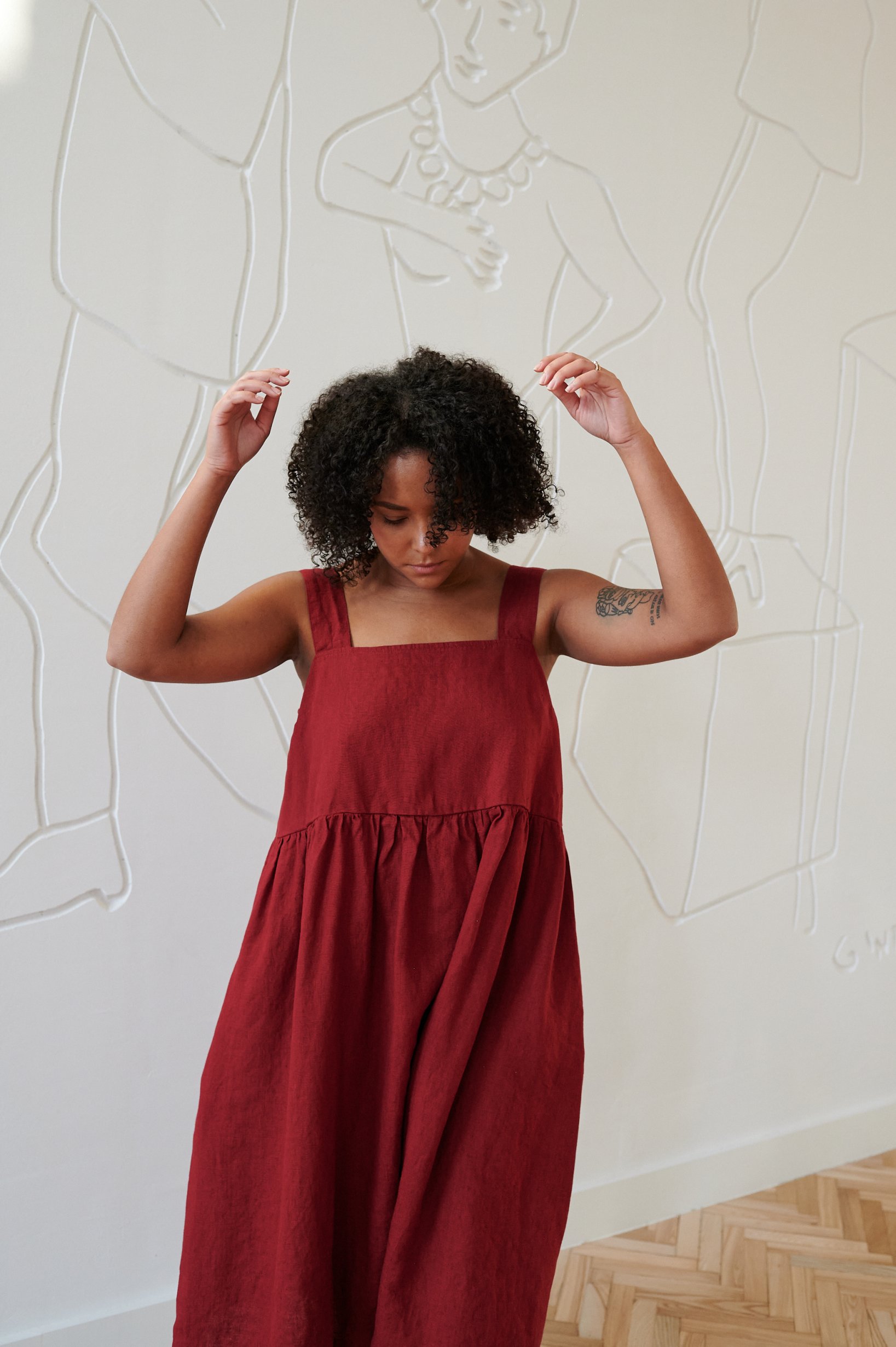 A model in sleeveless oversized linen red dress