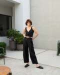 A french model in heavy linen black wide leg trousers
