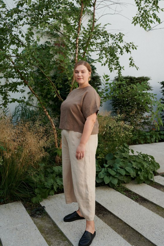 Side of a woman wearing beige linen trousers