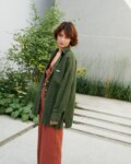 Forest green linen shirt with relaxed fit and wooden buttons