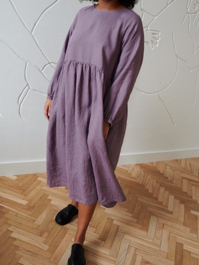 A-line silhouette purple linen dress details