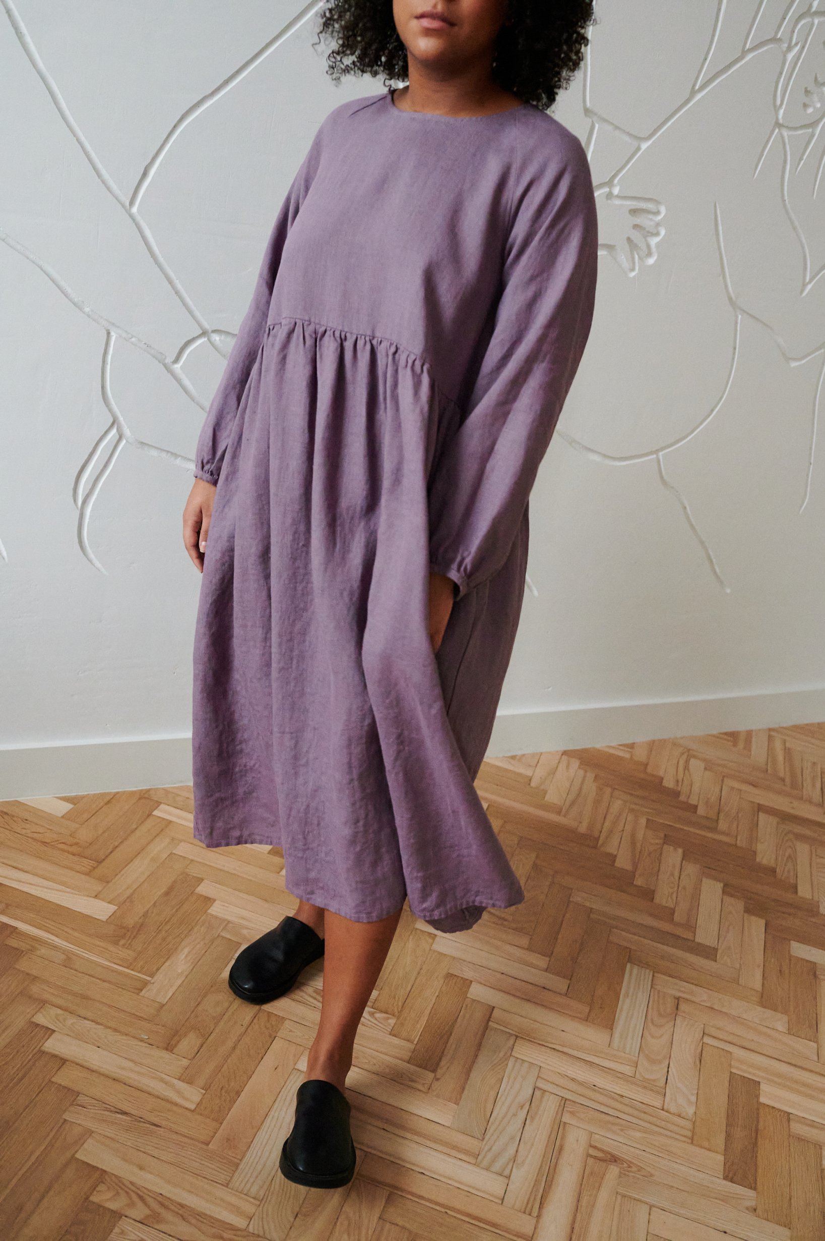A-line silhouette purple linen dress details