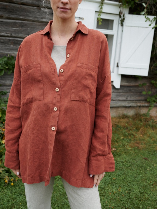 Long casual linen shirt with unbuttoned collar and sleeves