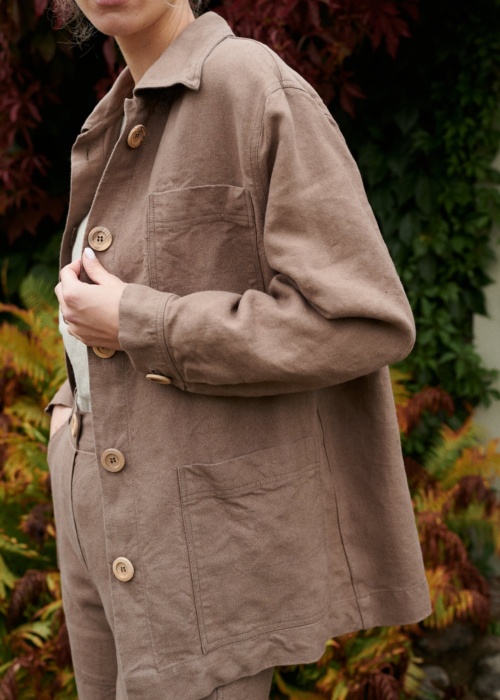 Heavy linen jacket with wooden buttons