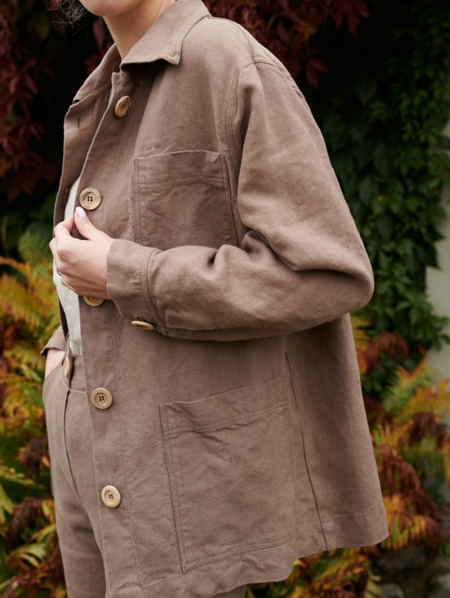 Heavy linen jacket with wooden buttons