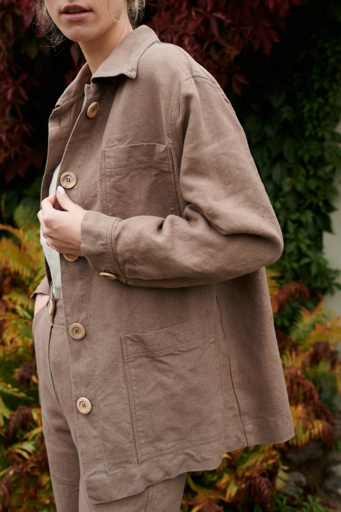 Heavy linen jacket with wooden buttons