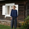 Loose-fitting navy blue linen tunic and linen trousers