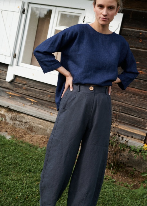 Roomy linen top with barrel trousers