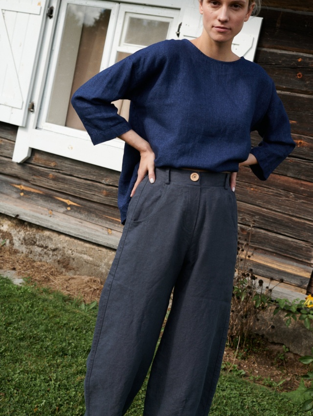 Roomy linen top with barrel trousers