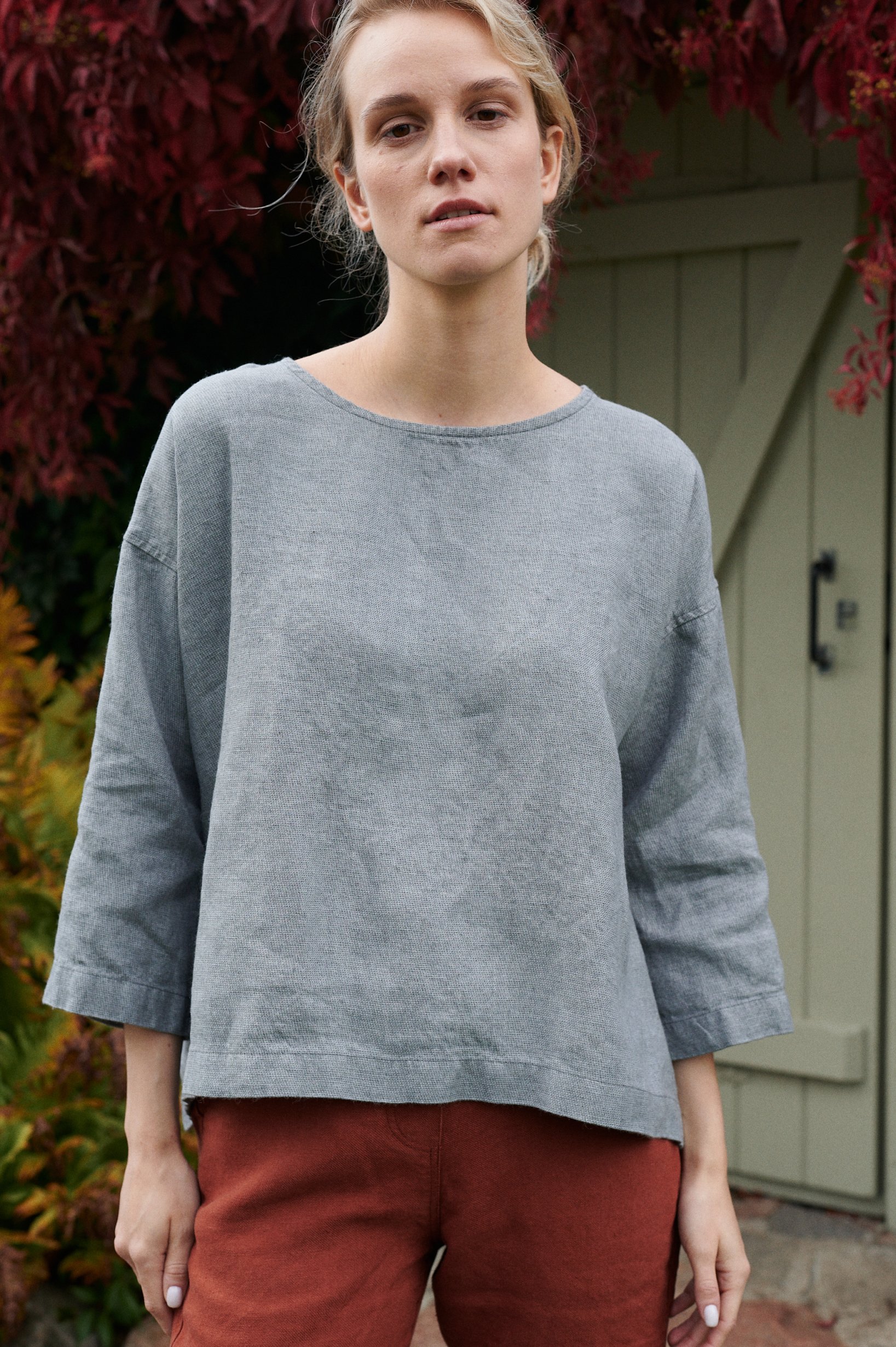 Loose-fitting grey linen wool blend tunic