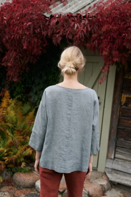Relaxed oversized tunic made of linen