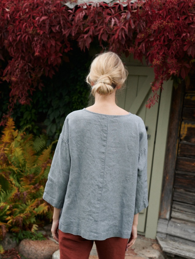 Relaxed oversized tunic made of linen